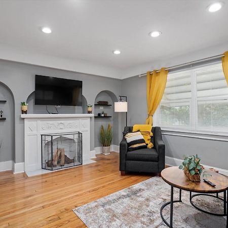 Modern & Cozy East Side Gem ~ Queen Beds ~ Parking Detroit Esterno foto