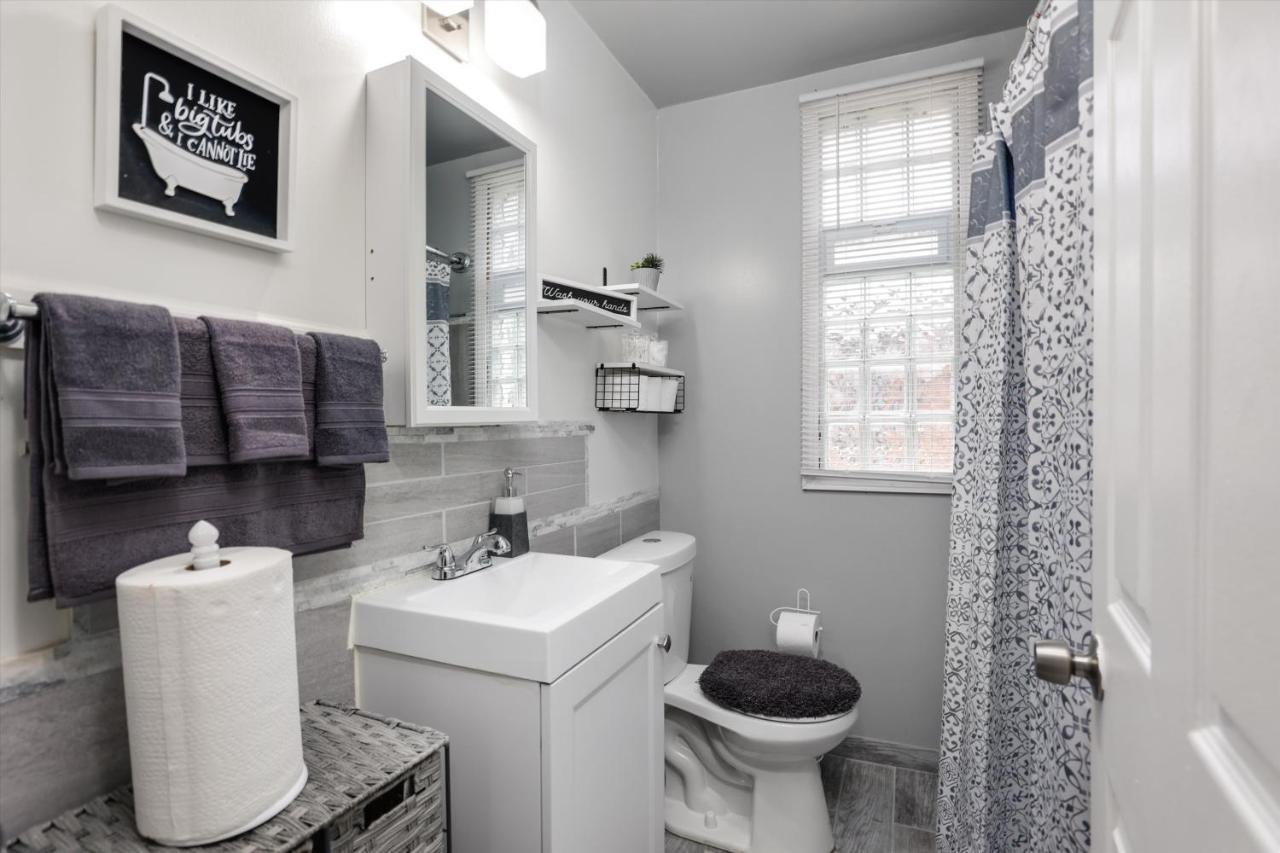 Modern & Cozy East Side Gem ~ Queen Beds ~ Parking Detroit Esterno foto