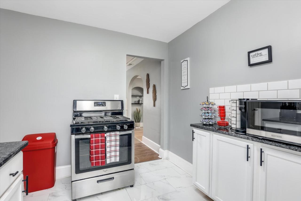 Modern & Cozy East Side Gem ~ Queen Beds ~ Parking Detroit Esterno foto